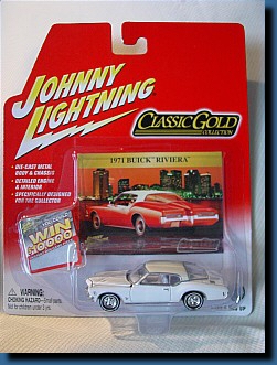 Johnny Lightning 1971 (Classic Gold) Buick Riviera 1:64