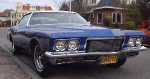 1971 model year - Front : horizontal grille lines, small plate holder